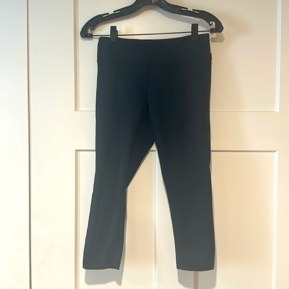 Zella women capri legging; size M; navy w/leg mesh